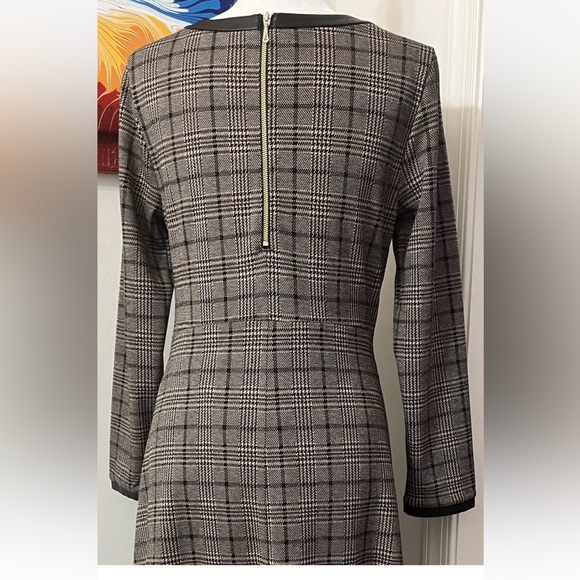 Like New SOFT SURROUNDS Plaid Dress, Size Medium - Picture 9 of 13